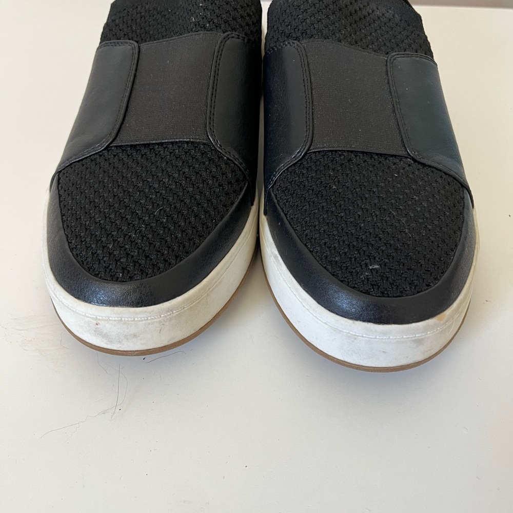 Susina Black and White Slip-On Sneakers with Elastic Bands
